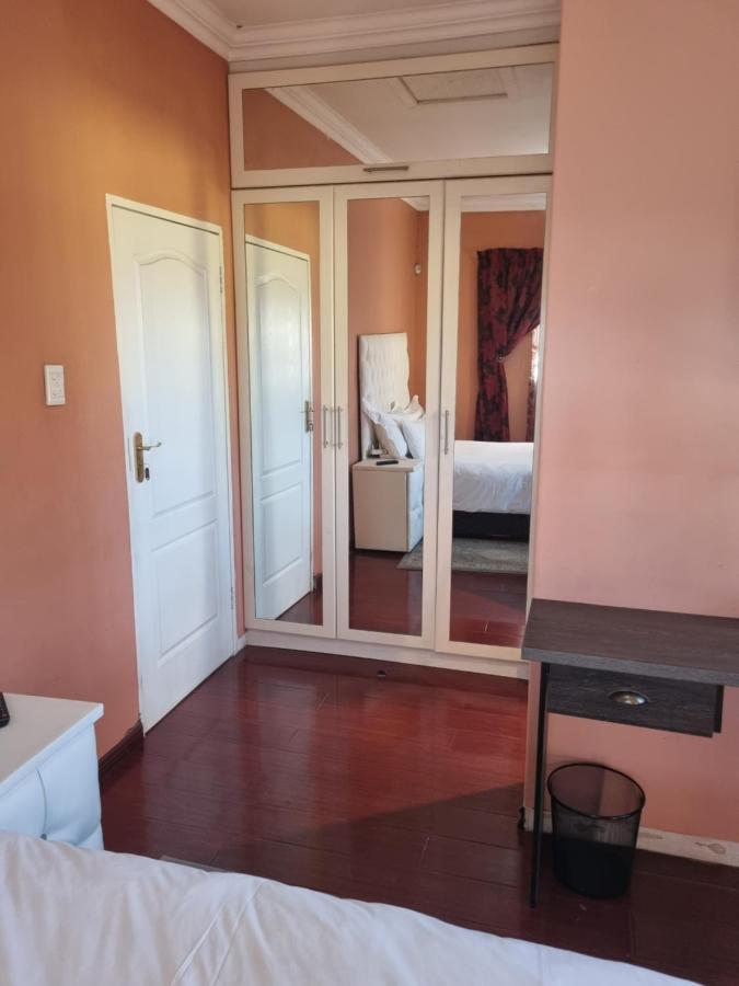 Lalela House Apartment Йоханесбург Екстериор снимка