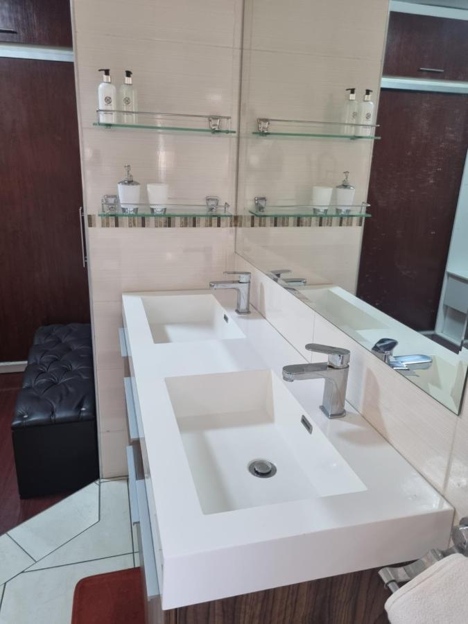 Lalela House Apartment Йоханесбург Екстериор снимка