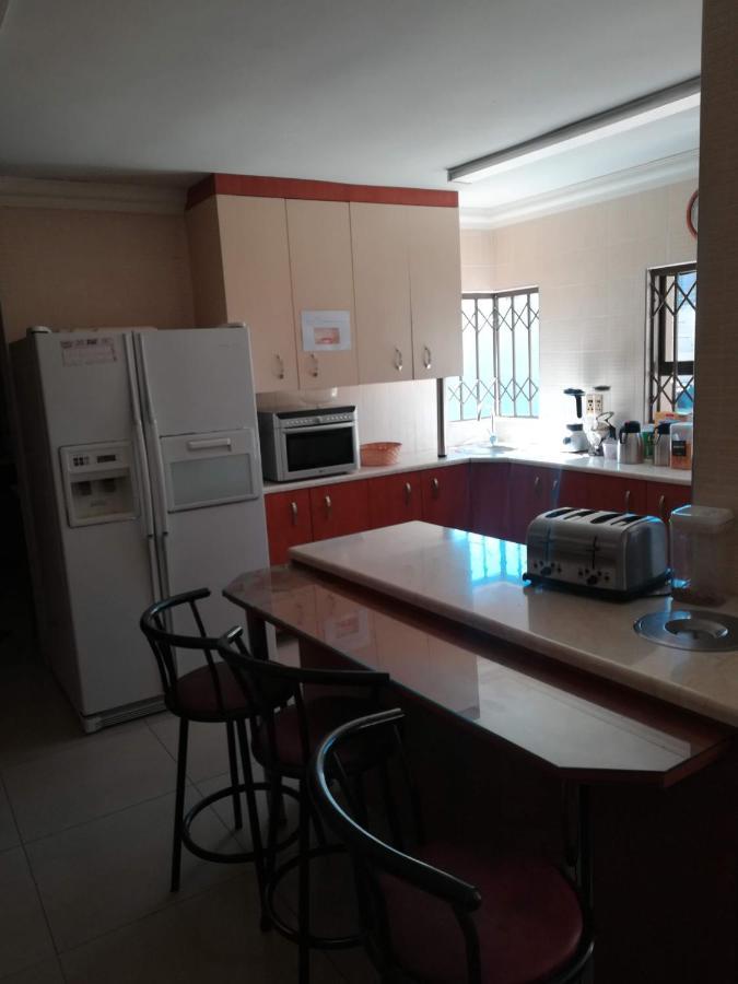 Lalela House Apartment Йоханесбург Екстериор снимка