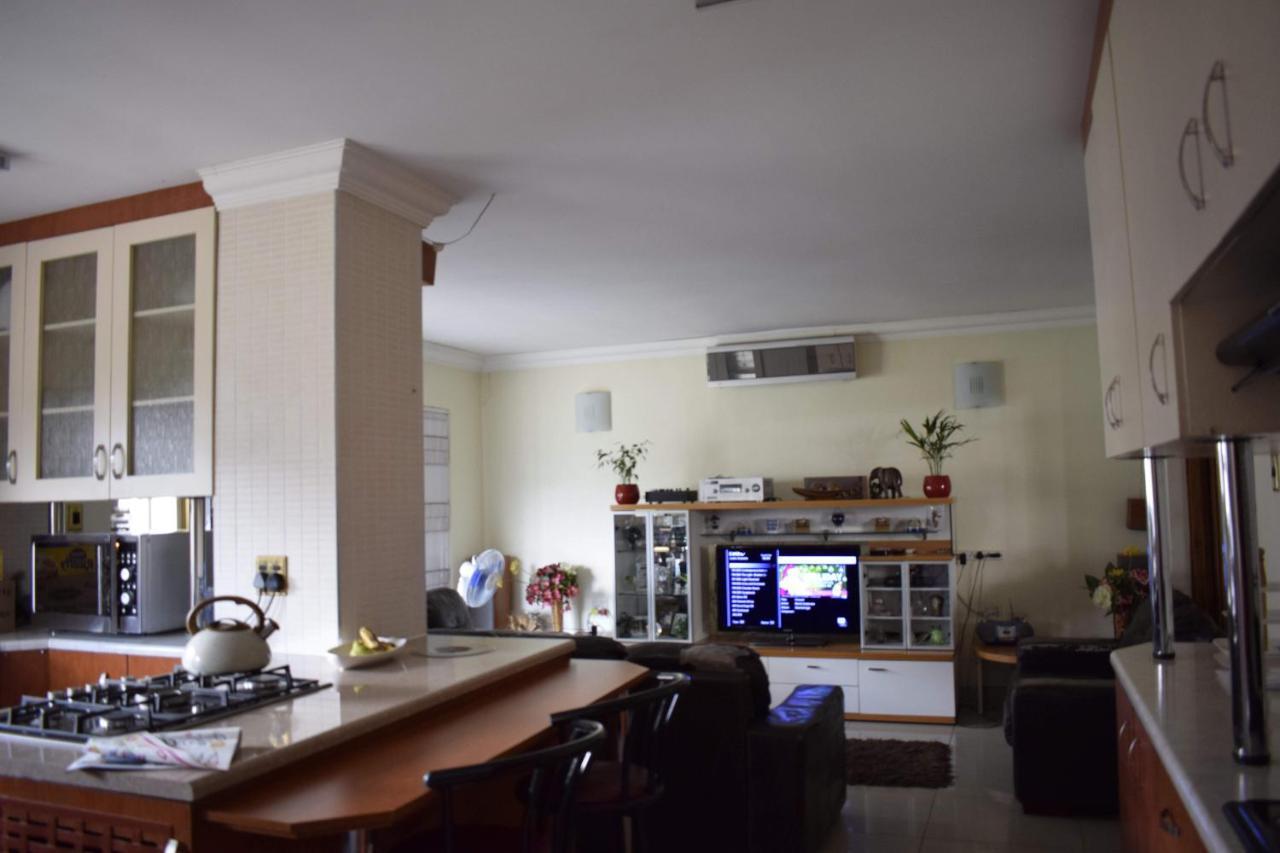 Lalela House Apartment Йоханесбург Екстериор снимка