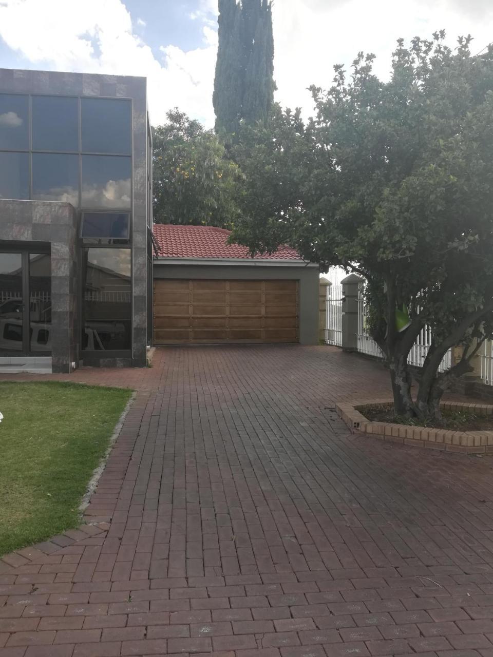 Lalela House Apartment Йоханесбург Екстериор снимка